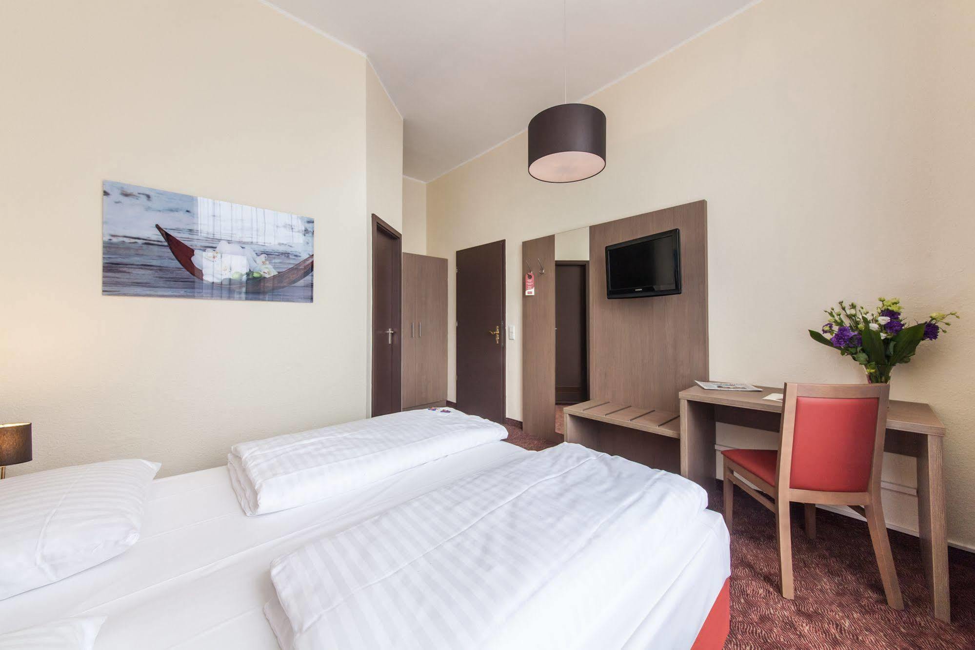 Hotel Maxim Düsseldorf City Exterior foto